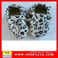 Hot sale 2015 Custom made OEM service cow leather moccasins funny baby shoes